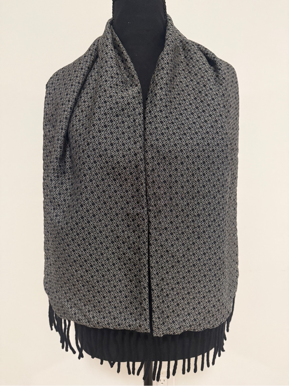 Vintage Luxury 100% Silk Wool Reversible Scarf Black Gray Geometric Fringe Italy - Picture 2 of 8